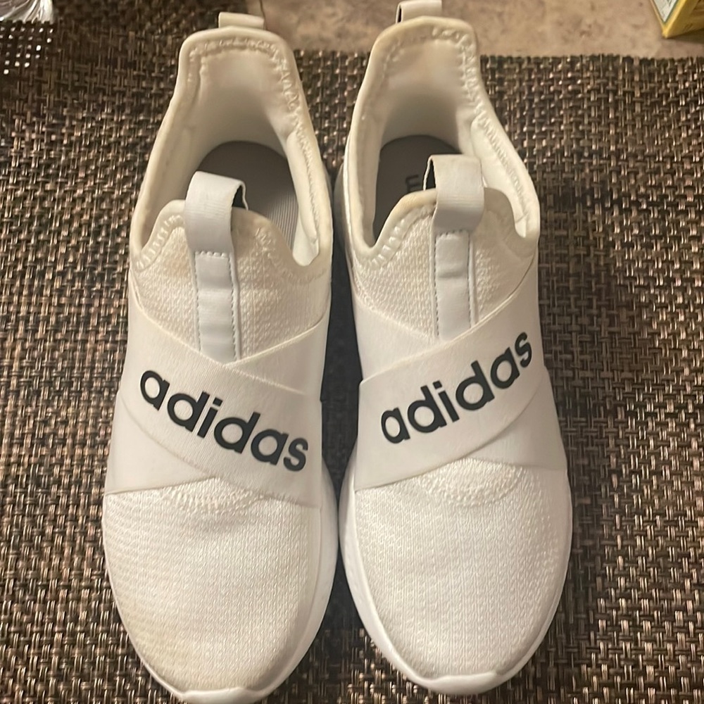 Adidas Cloud-foam super women shoe Great condition! No wear an tear.